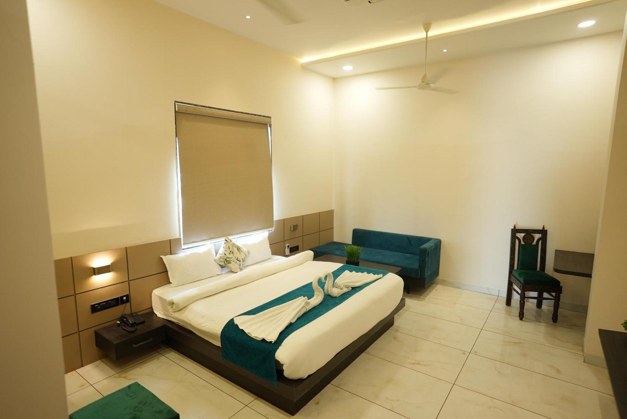 Palak Palace Hotels And Resort 보팔 외부 사진